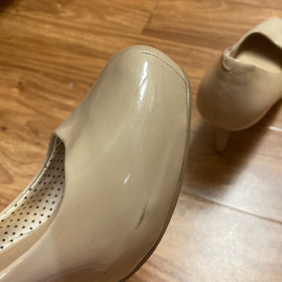 Madden girl nude pumps. Size 9. Small scuff marks - Picture 3 of 3